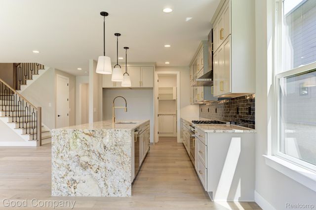 808 Irving Avenue, Royal Oak, MI 48067