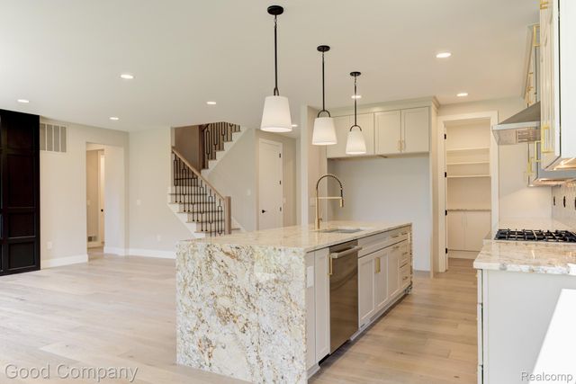 808 Irving Avenue, Royal Oak, MI 48067
