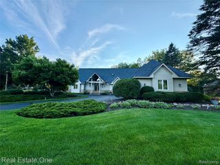 716 Bristol Lane, Village Of Clarkston, MI 48348