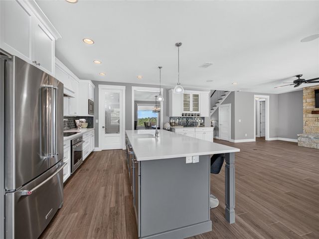 1051 Trailhead CIR, Dripping Springs, TX 78620