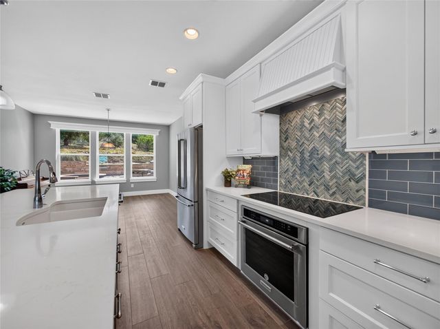 1051 Trailhead CIR, Dripping Springs, TX 78620