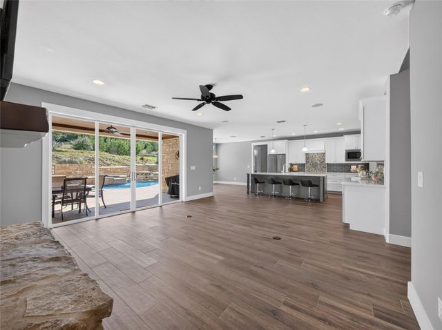 1051 Trailhead CIR, Dripping Springs, TX 78620