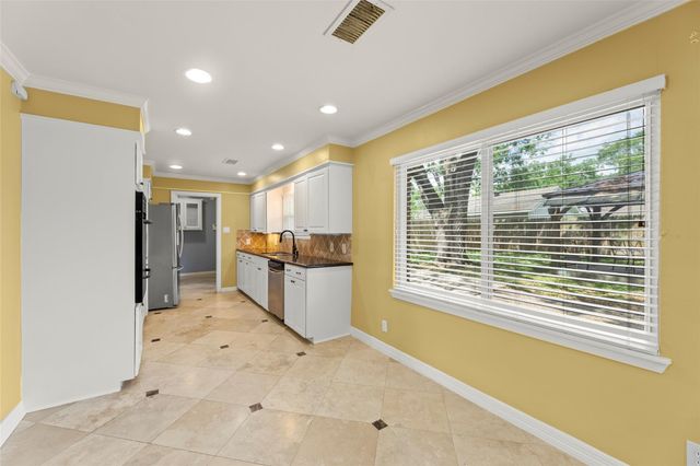 7722 Richmond Avenue, Houston, TX 77063