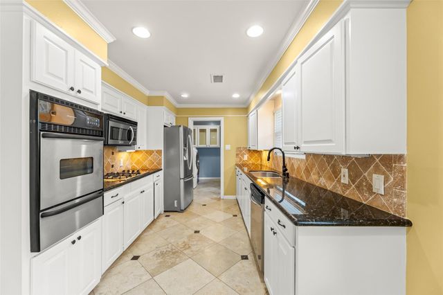 7722 Richmond Avenue, Houston, TX 77063