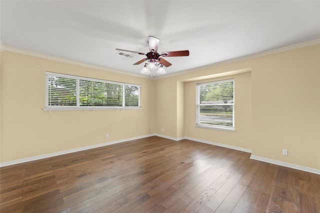 7722 Richmond Avenue, Houston, TX 77063