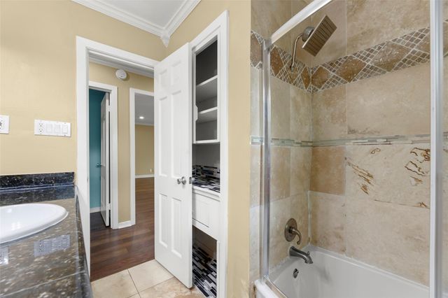 7722 Richmond Avenue, Houston, TX 77063