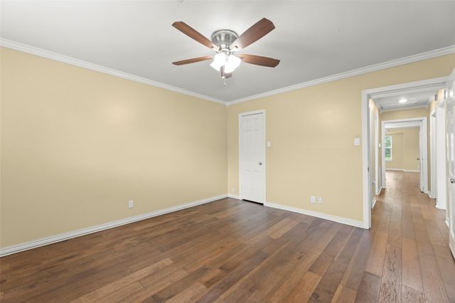 7722 Richmond Avenue, Houston, TX 77063