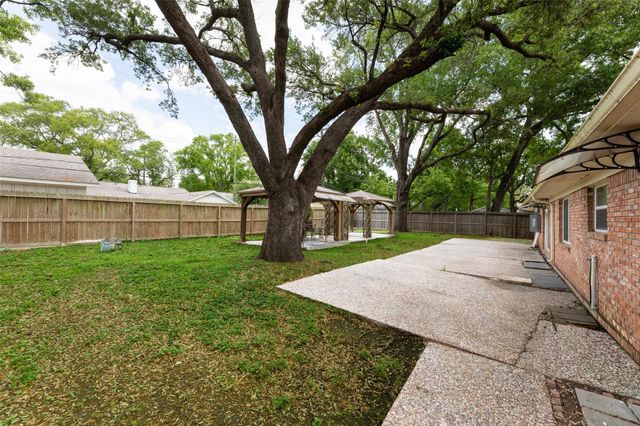 7722 Richmond Avenue, Houston, TX 77063