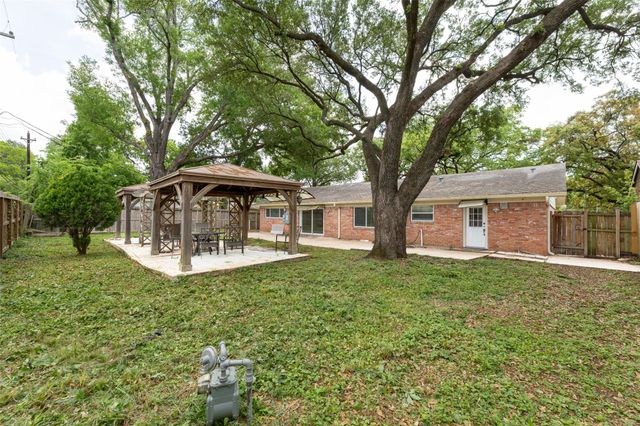 7722 Richmond Avenue, Houston, TX 77063