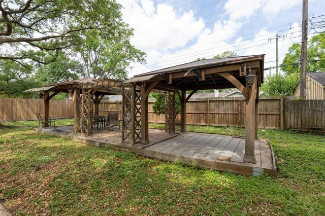 7722 Richmond Avenue, Houston, TX 77063