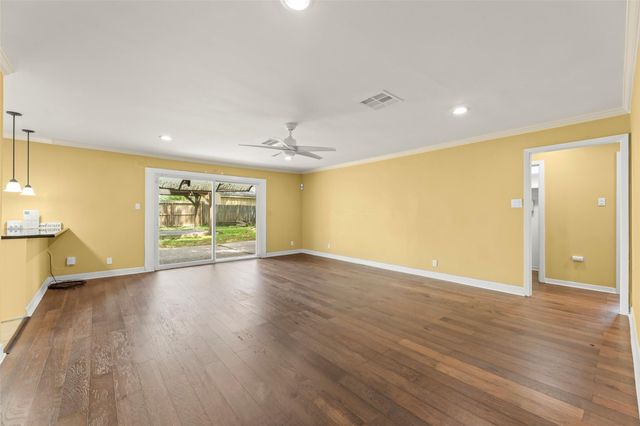 7722 Richmond Avenue, Houston, TX 77063