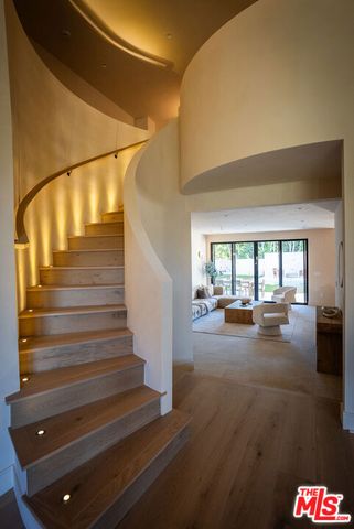 14807 Otsego Street, Sherman Oaks, CA 91403