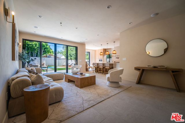 14807 Otsego Street, Sherman Oaks, CA 91403