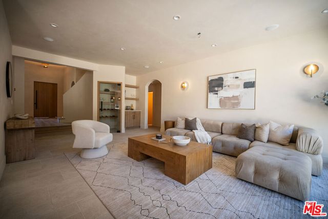14807 Otsego Street, Sherman Oaks, CA 91403