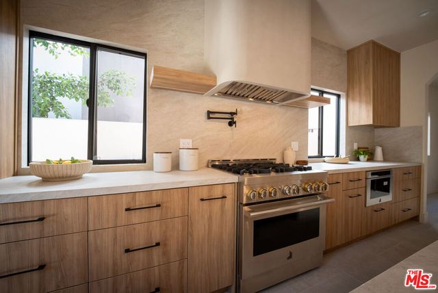 14807 Otsego Street, Sherman Oaks, CA 91403