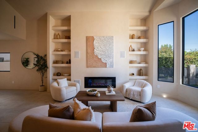 14807 Otsego Street, Sherman Oaks, CA 91403