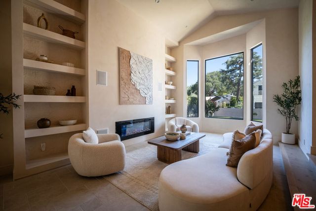 14807 Otsego Street, Sherman Oaks, CA 91403