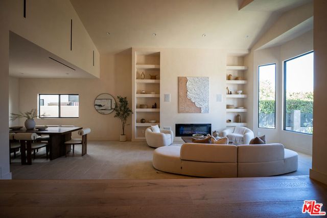 14807 Otsego Street, Sherman Oaks, CA 91403