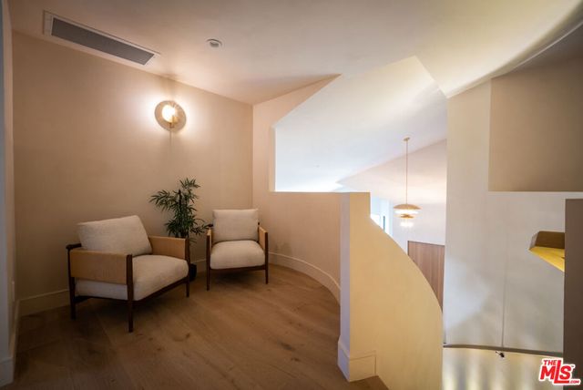 14807 Otsego Street, Sherman Oaks, CA 91403