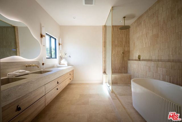 14807 Otsego Street, Sherman Oaks, CA 91403