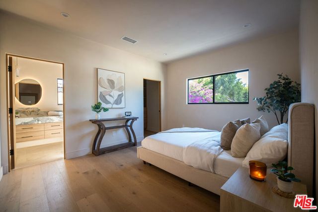 14807 Otsego Street, Sherman Oaks, CA 91403