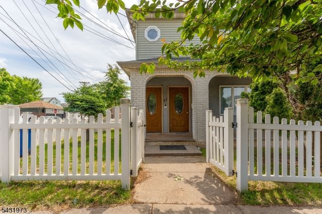 34 Erie St, Elizabeth City, NJ 07206