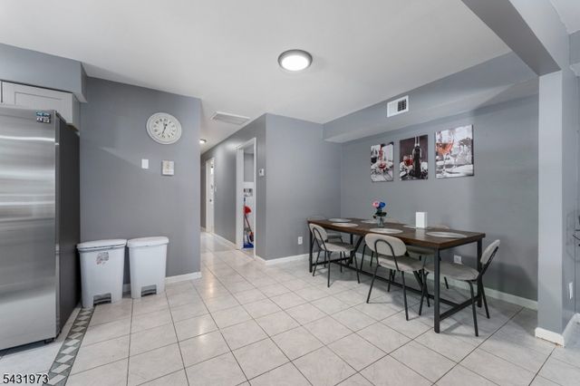 34 Erie St, Elizabeth City, NJ 07206