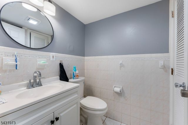 34 Erie St, Elizabeth City, NJ 07206
