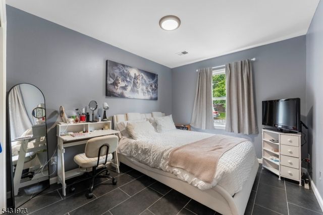 34 Erie St, Elizabeth City, NJ 07206