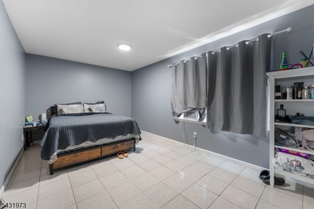 34 Erie St, Elizabeth City, NJ 07206
