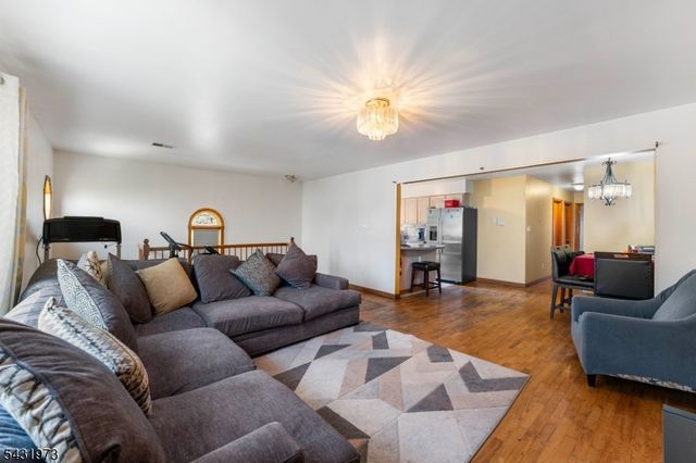 34 Erie St, Elizabeth City, NJ 07206