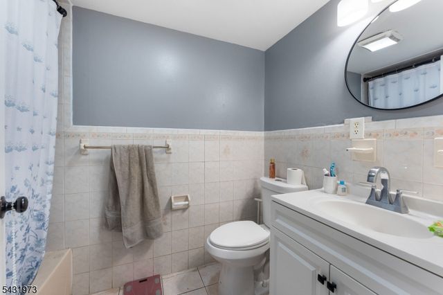 34 Erie St, Elizabeth City, NJ 07206