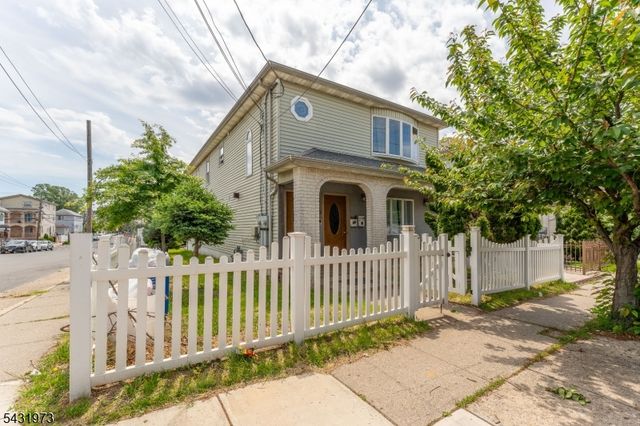 34 Erie St, Elizabeth City, NJ 07206