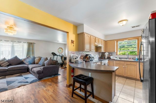 34 Erie St, Elizabeth City, NJ 07206