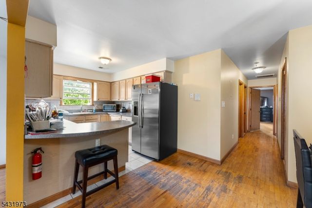 34 Erie St, Elizabeth City, NJ 07206