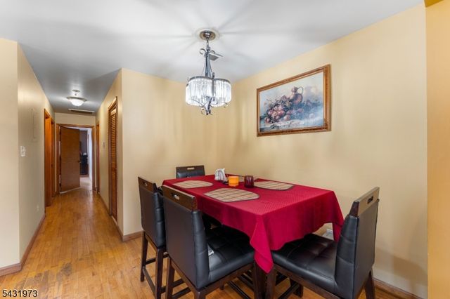 34 Erie St, Elizabeth City, NJ 07206