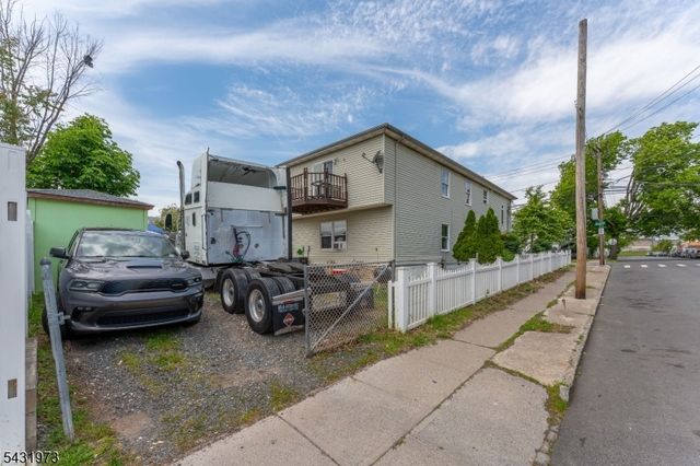 34 Erie St, Elizabeth City, NJ 07206