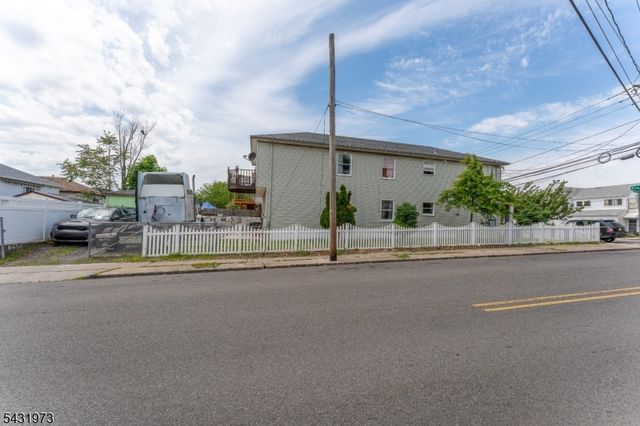 34 Erie St, Elizabeth City, NJ 07206