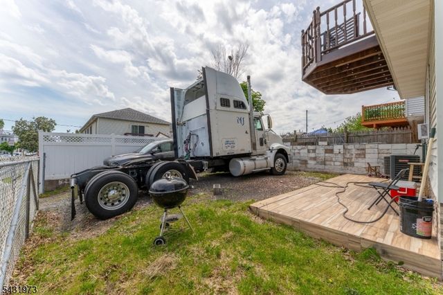 34 Erie St, Elizabeth City, NJ 07206