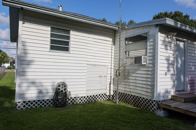 1727 Gray Street, Palacios, TX 77465