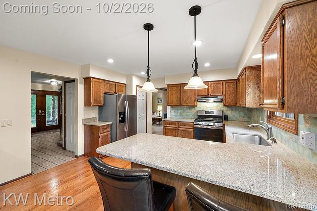 294 Miracle Drive, Troy, MI 48084