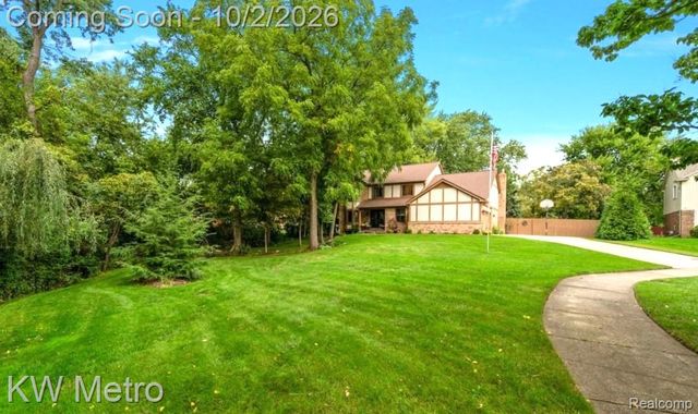 294 Miracle Drive, Troy, MI 48084