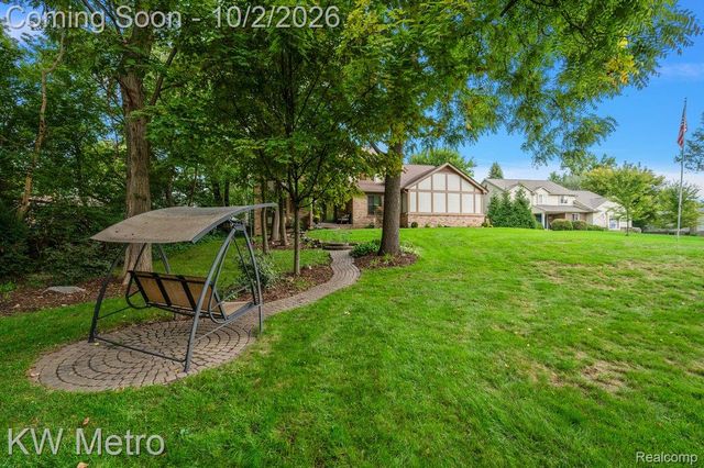 294 Miracle Drive, Troy, MI 48084