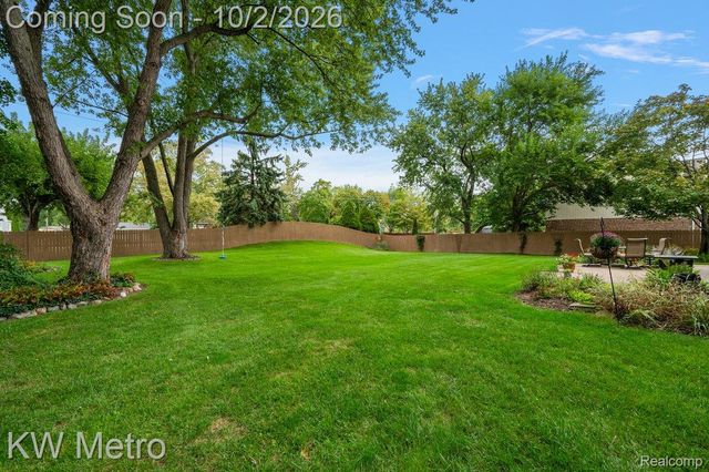 294 Miracle Drive, Troy, MI 48084