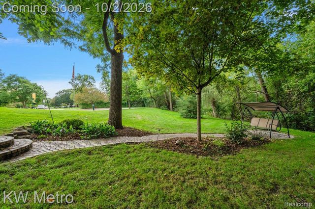 294 Miracle Drive, Troy, MI 48084