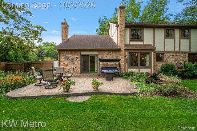 294 Miracle Drive, Troy, MI 48084