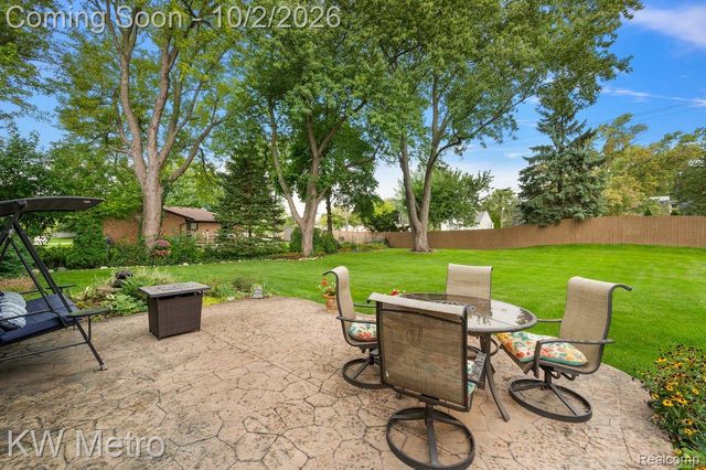294 Miracle Drive, Troy, MI 48084