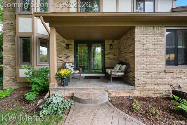 294 Miracle Drive, Troy, MI 48084