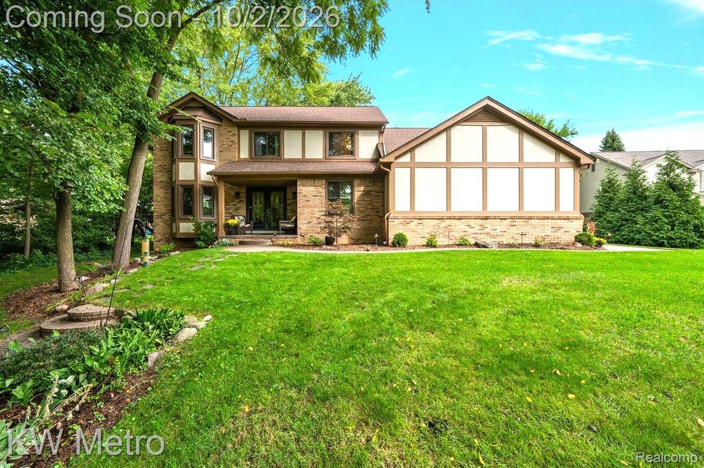 294 Miracle Drive, Troy, MI 48084