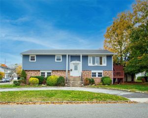 867 Bryant Street, Woodmere, NY 11598